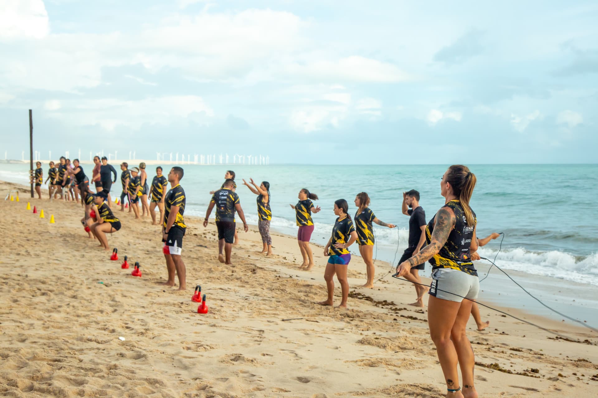 Treinamento funcional do Jogo Certo na praia